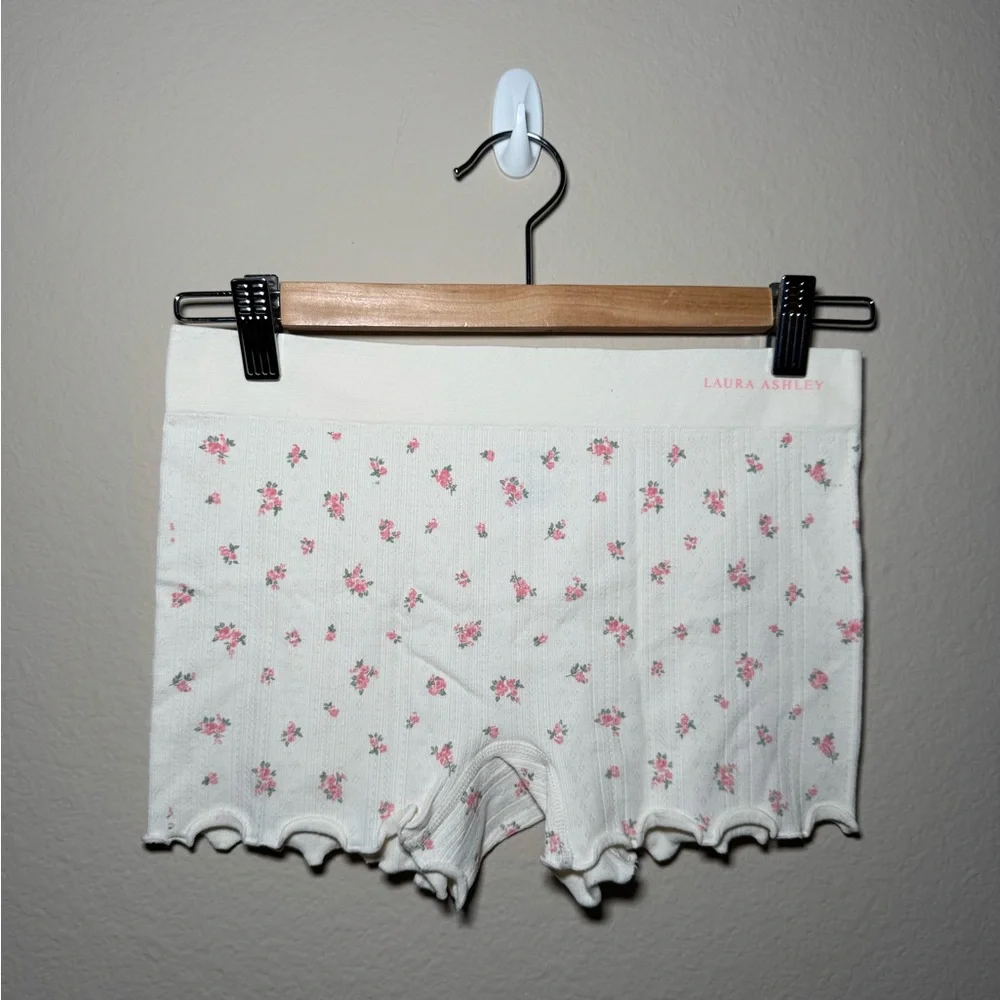 Laura Ashley Large Cami with matching shorts 4 pieces Pj Set